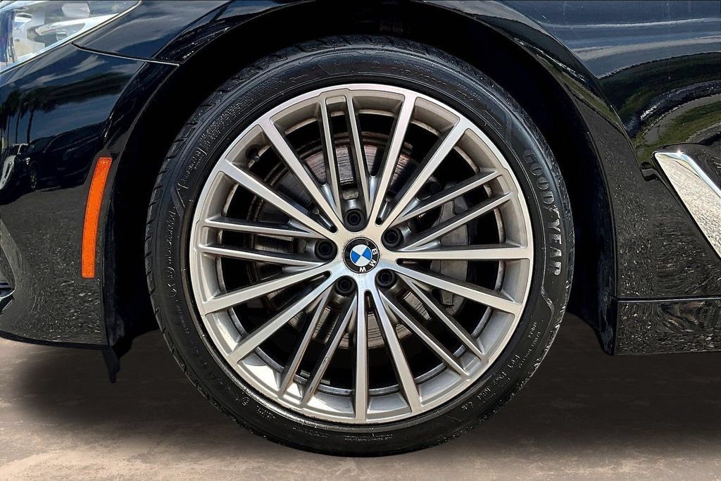 Used 2019 BMW 530i w/ Convenience Package RWD image 33