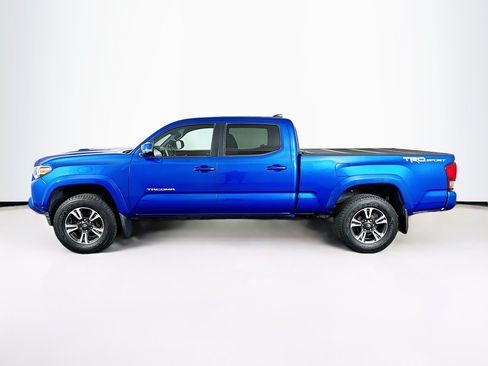 Used 2017 Toyota Tacoma TRD Sport RWD image 4