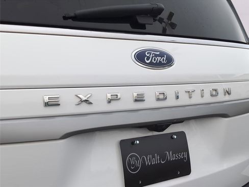 Used 2024 Ford Expedition Max XLT image 9