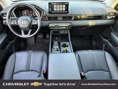 Used 2024 Honda Pilot Touring image 11