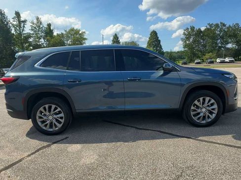 Used 2025 Buick Enclave Preferred w/ Power Package FWD image 9