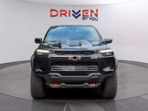 Used 2024 Chevrolet Colorado ZR2 w/ Technology Package AWD/4WD image 8