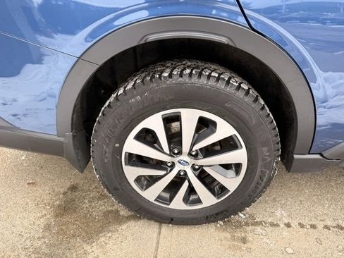 Used 2022 Subaru Outback Premium image 11