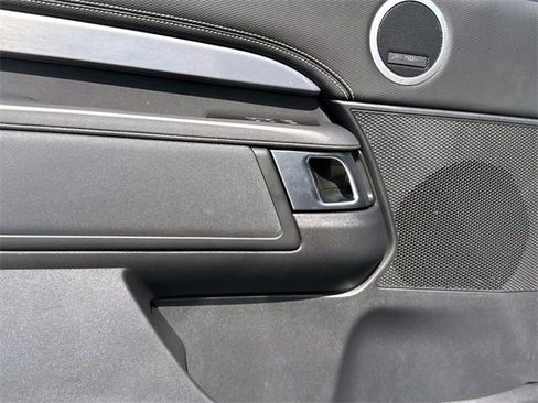 New 2024 Land Rover Discovery Dynamic SE image 15