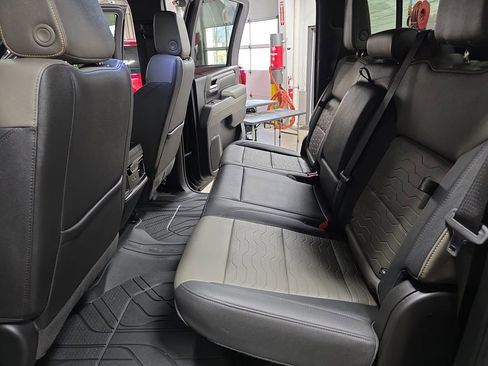 Used 2025 Chevrolet Silverado 2500 ZR2 w/ Technology Package image 13