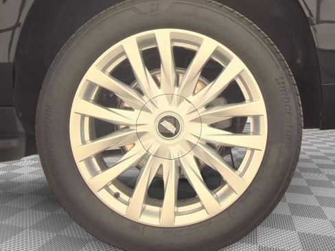 Used 2025 Cadillac Escalade ESV Luxury RWD image 9