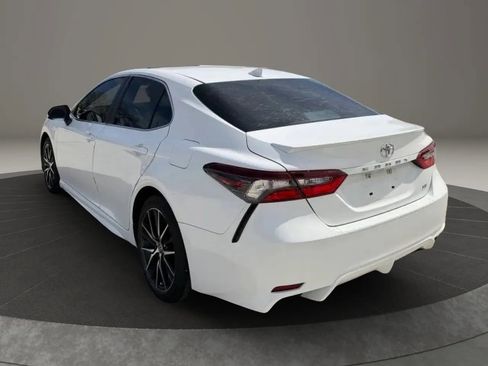 Used 2021 Toyota Camry SE FWD image 5