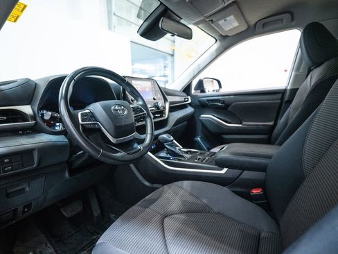 Certified 2022 Toyota Highlander LE image 4