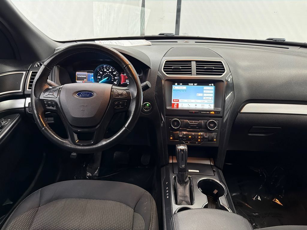 Used 2017 Ford Explorer XLT w/ Equipment Group 201A FWD image 23