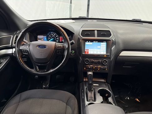 Used 2017 Ford Explorer XLT w/ Equipment Group 201A FWD image 23
