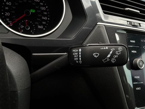 Used 2020 Volkswagen Tiguan SE AWD/4WD image 38