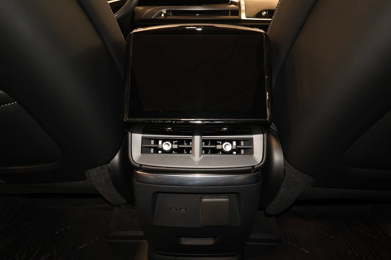 Certified 2026 Cadillac Vistiq Sport w/ LPO, Floor Liner Package AWD/4WD image 29
