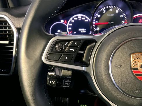 Used 2022 Porsche Cayenne Platinum Edition image 27