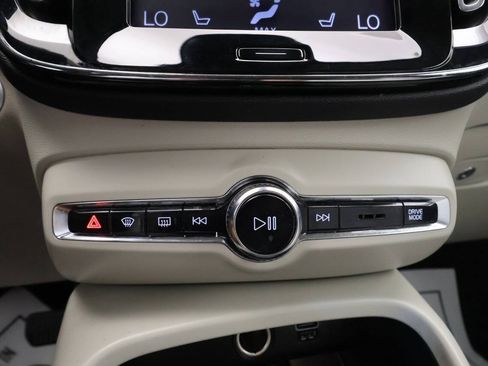 Used 2019 Volvo XC40 T4 Momentum FWD image 22