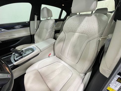 Used 2021 BMW 750i xDrive w/ Executive Package image 15