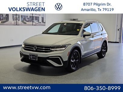 Used 2024 Volkswagen Tiguan SE w/ Panoramic Sunroof Package