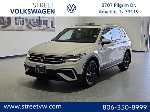 Used 2024 Volkswagen Tiguan SE w/ Panoramic Sunroof Package AWD/4WD image 1