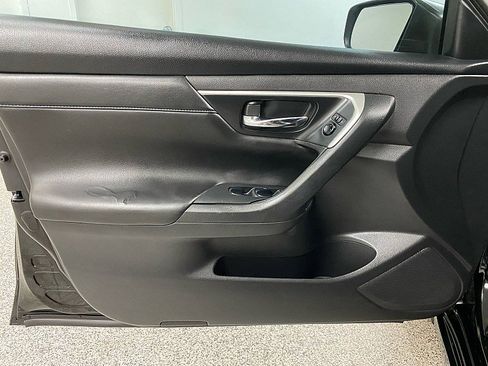 Used 2018 Nissan Altima 2.5 SR w/ SR Midnight Edition image 9