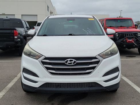 Used 2017 Hyundai Tucson SE image 2