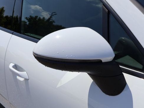 New 2025 Porsche Macan Electric image 17