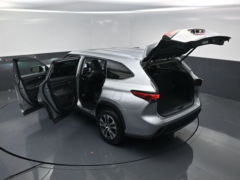 Used 2023 Toyota Highlander XLE image 22