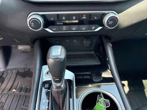 Used 2024 Nissan Altima 2.5 SR w/ SR Premium Package AWD/4WD image 18