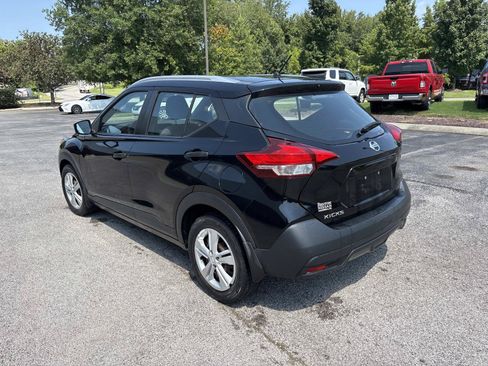 Used 2019 Nissan Kicks S FWD image 6
