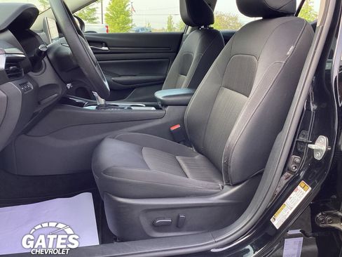 Used 2024 Nissan Altima 2.5 SV AWD/4WD image 11