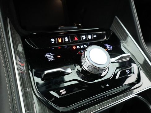 Used 2022 Jeep Wagoneer Series III image 14