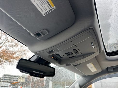 Used 2018 GMC Sierra 1500 Denali w/ Denali Ultimate Package image 32