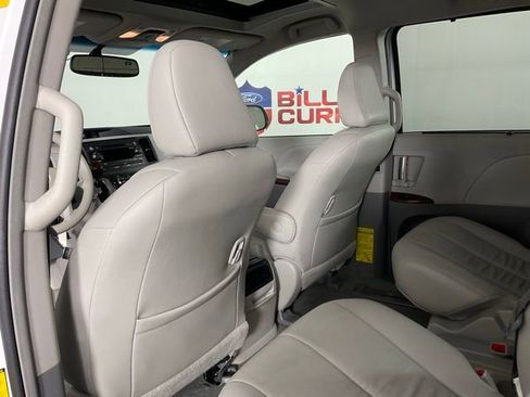 Used 2014 Toyota Sienna XLE image 15