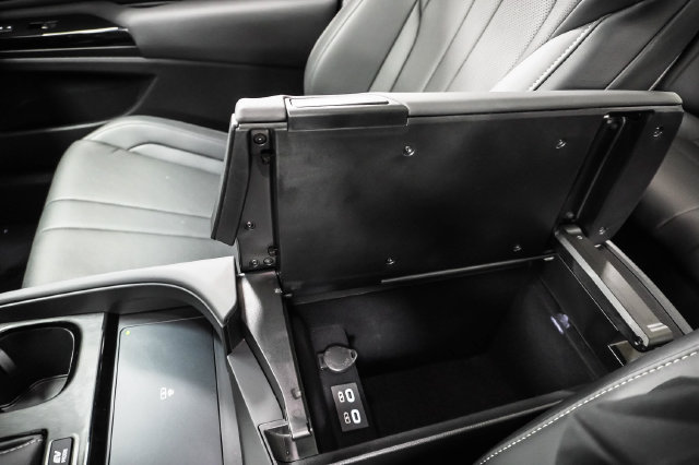 Certified 2024 Lexus ES 300h F Sport FWD image 18