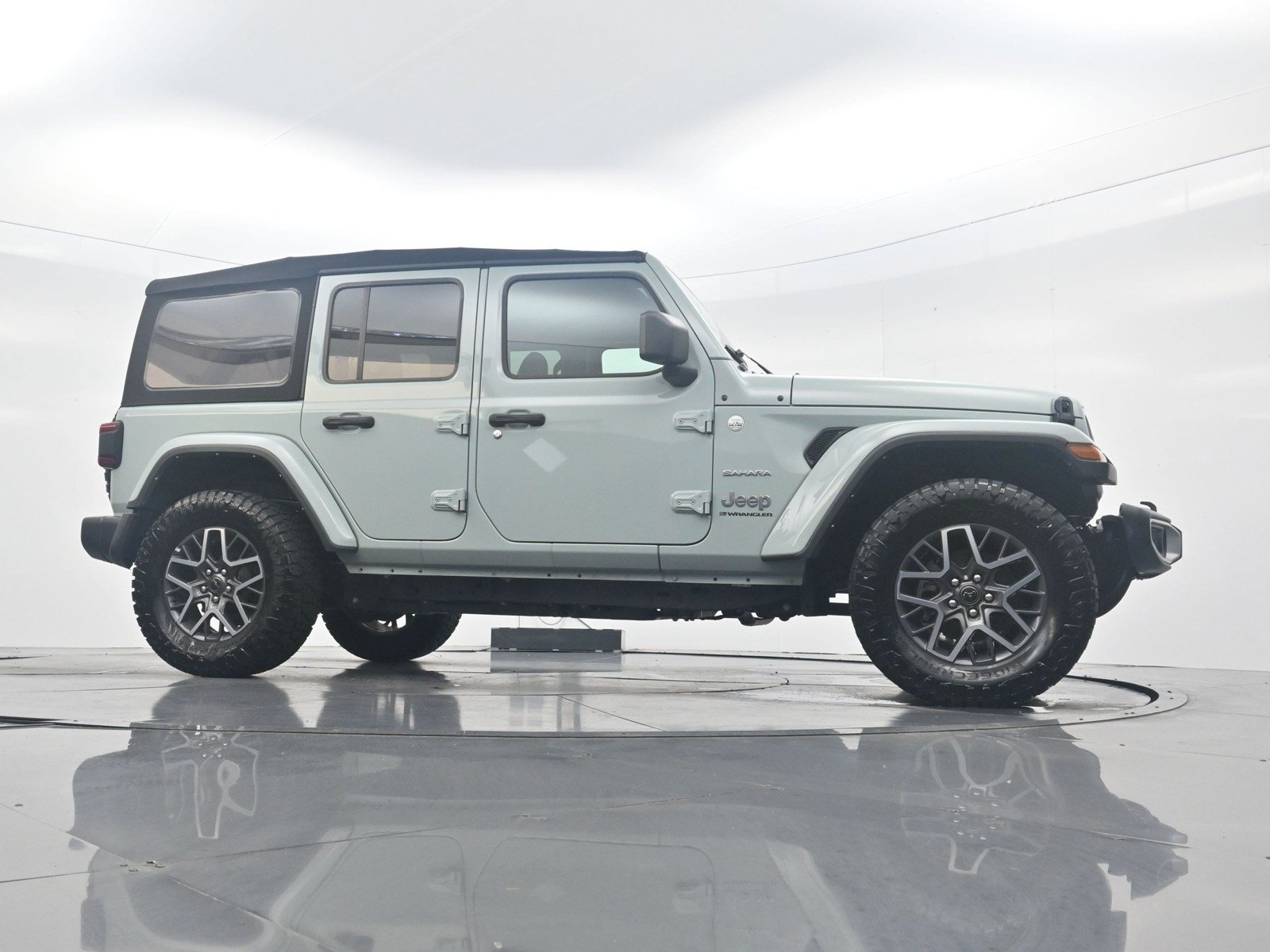 Used 2024 Jeep Wrangler Unlimited Sahara w/ Safety Group AWD/4WD image 27
