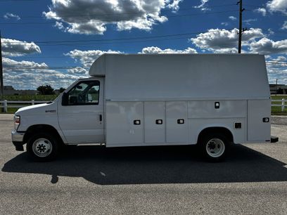 Used 2024 Ford E-450 and Econoline 450 Super Duty w/ Power Windows & Locks Group