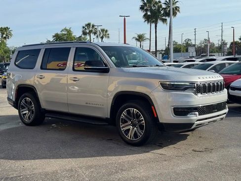 Used 2024 Jeep Wagoneer Series II w/ Flexible Seating Group image 6