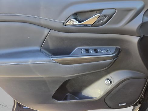 Used 2022 GMC Acadia SLT image 26