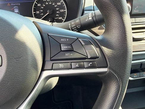 Used 2025 Nissan Altima 2.5 SV FWD image 35