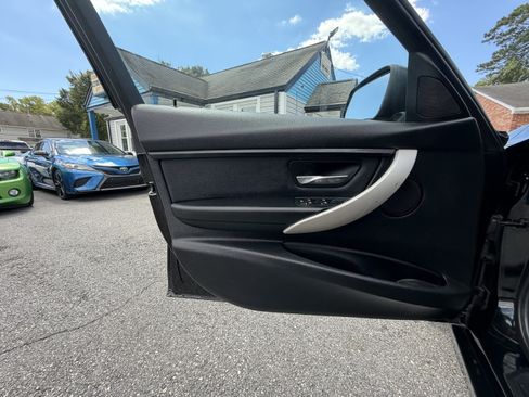 Used 2016 BMW 320i Sedan RWD image 11
