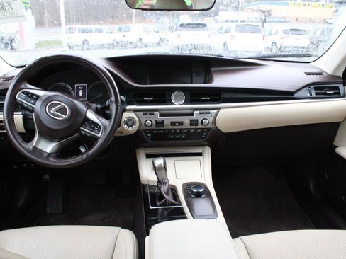 Used 2018 Lexus ES 350 w/ Accessory Package image 8