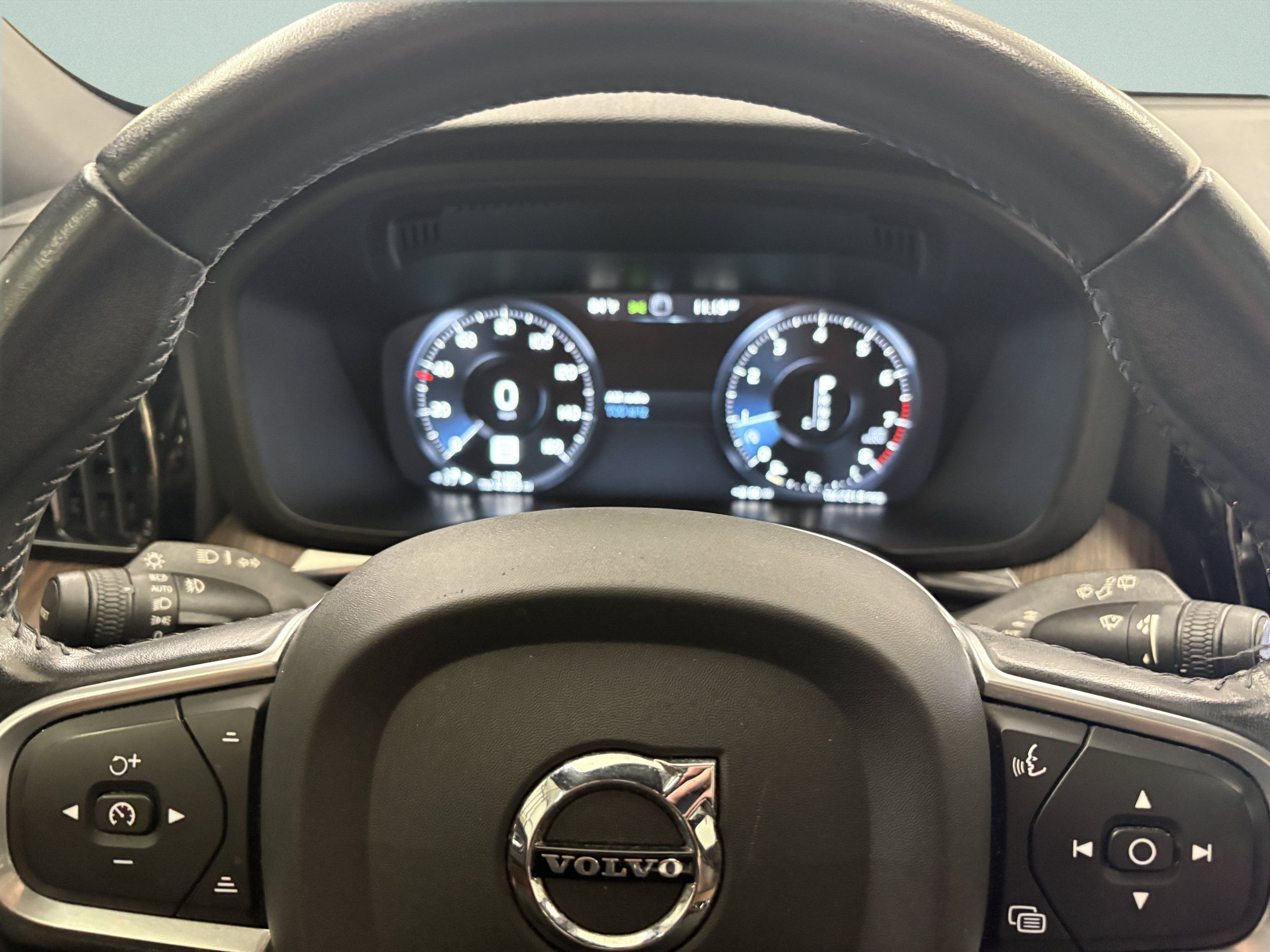 Used 2021 Volvo XC60 T5 Momentum AWD/4WD image 35