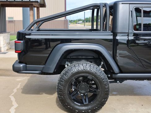 Used 2024 Jeep Gladiator Rubicon w/ Technology Group AWD/4WD image 17