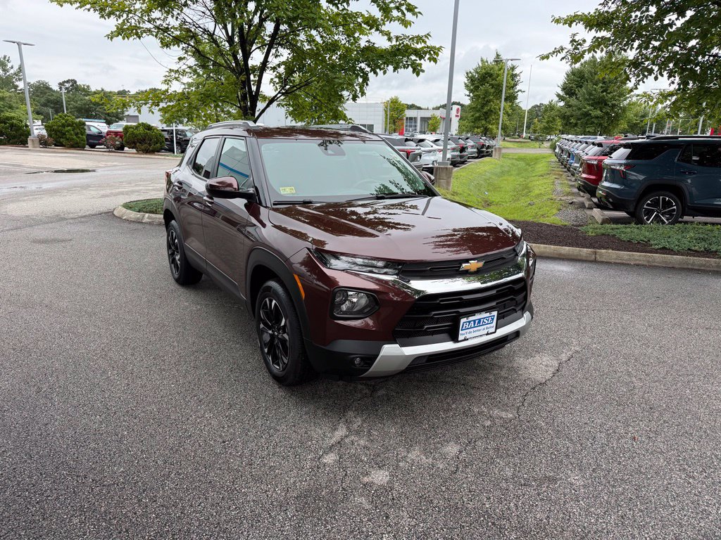 Used 2022 Chevrolet TrailBlazer LT w/ Convenience Package AWD/4WD image 3