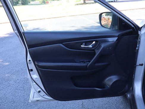 Used 2018 Nissan Rogue SL FWD image 23