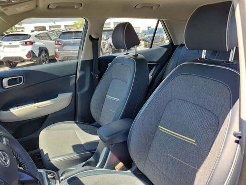 Used 2020 Hyundai Venue FWD image 17