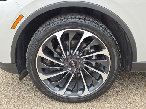 Used 2025 Lincoln Aviator Reserve w/ Luxury Package image 11