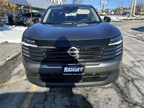 Used 2025 Nissan Kicks S image 3