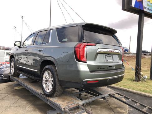 Used 2023 GMC Yukon SLT w/ SLT Premium Package image 4