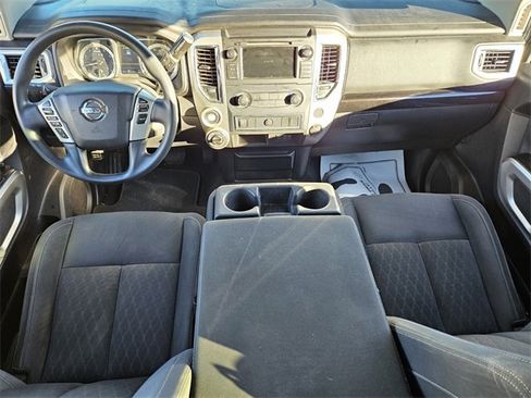 Used 2019 Nissan Titan SV image 7