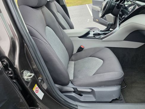 Used 2019 Toyota Camry LE image 13