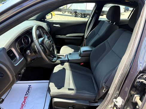 Used 2019 Dodge Charger SXT image 11